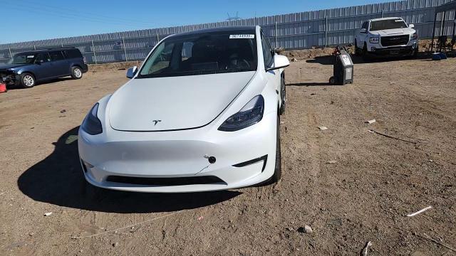 2025 Tesla Model Y - zdjęcie 13