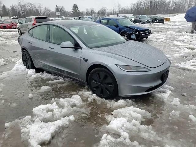 2025 Tesla Model 3 - zdjęcie 13