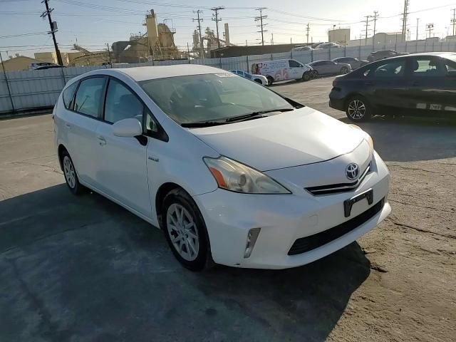 2014 Toyota Prius V - zdjęcie 13