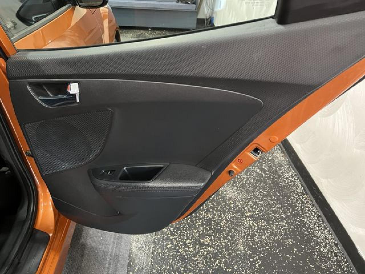 2014 Hyundai Veloster - zdjęcie 11