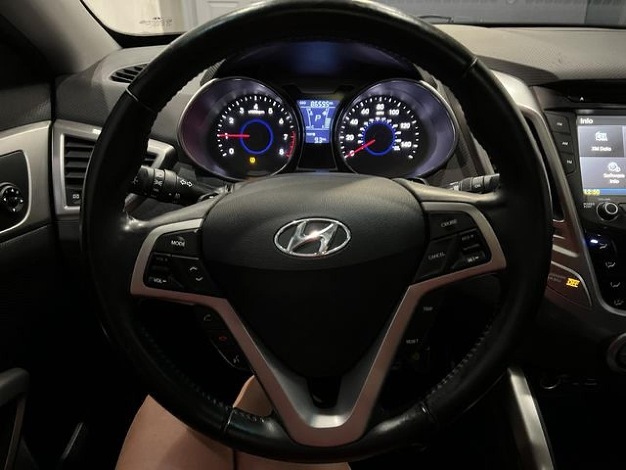 2014 Hyundai Veloster - zdjęcie 16