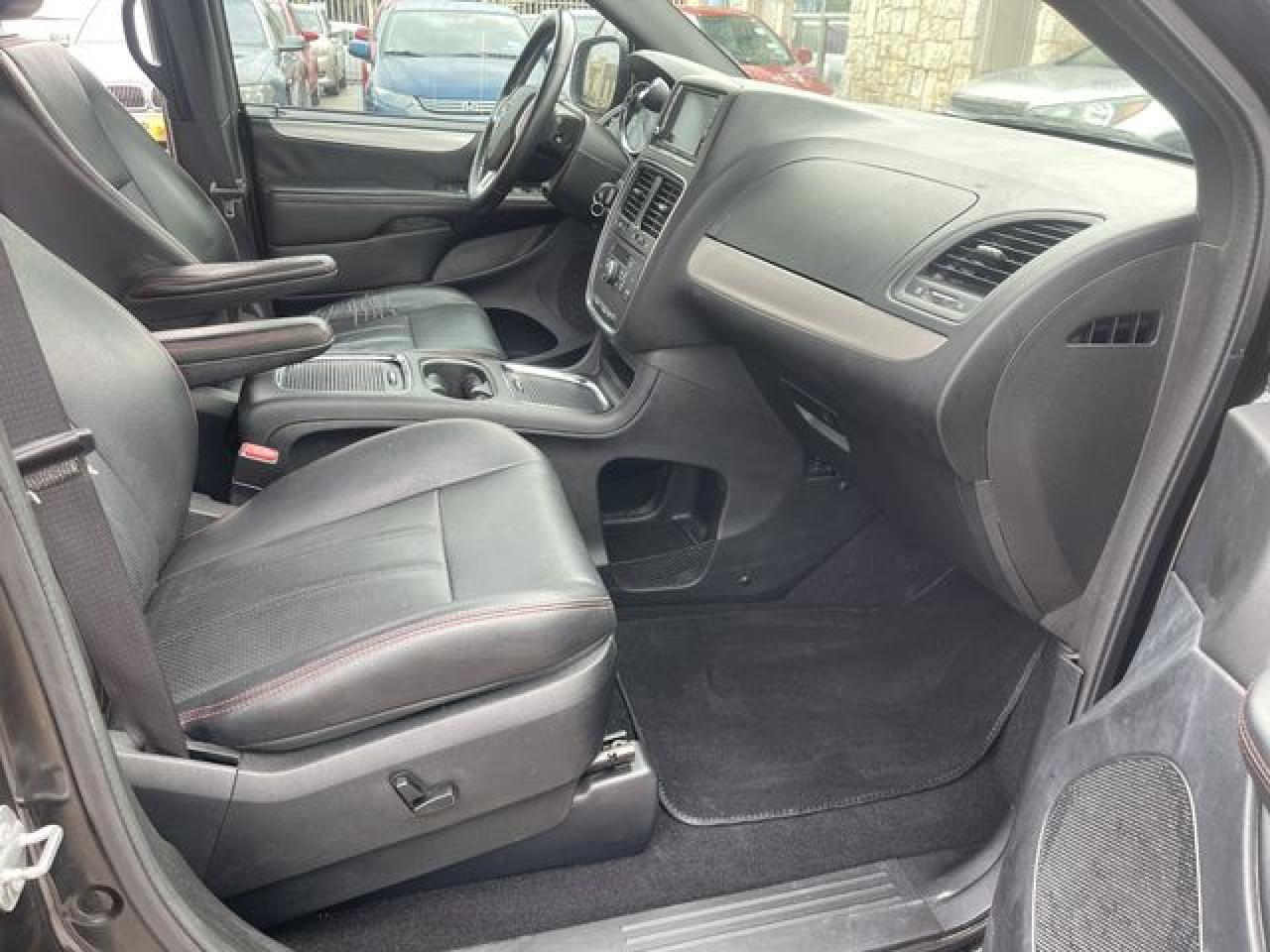 2017 Dodge Grand Caravan Gt - zdjęcie 24