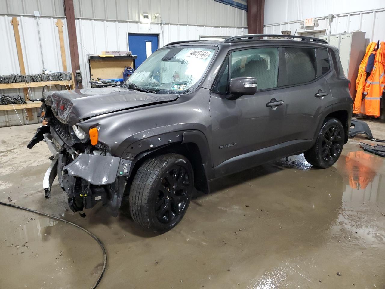 2017 Jeep Renegade Latitude - zdjęcie główne