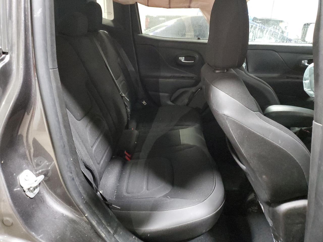 2017 Jeep Renegade Latitude - zdjęcie 11