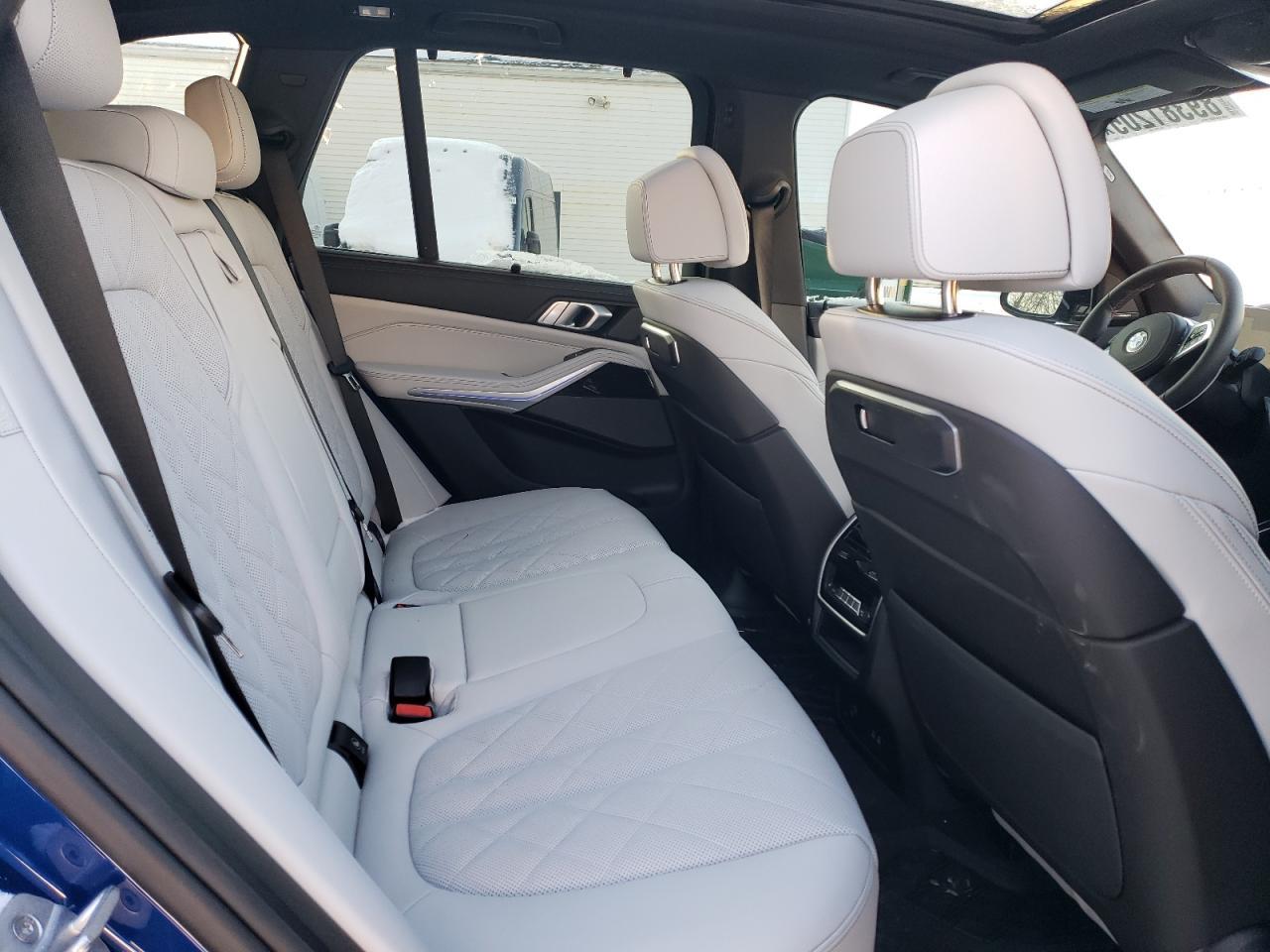 2025 BMW X5 M60I - zdjęcie 11