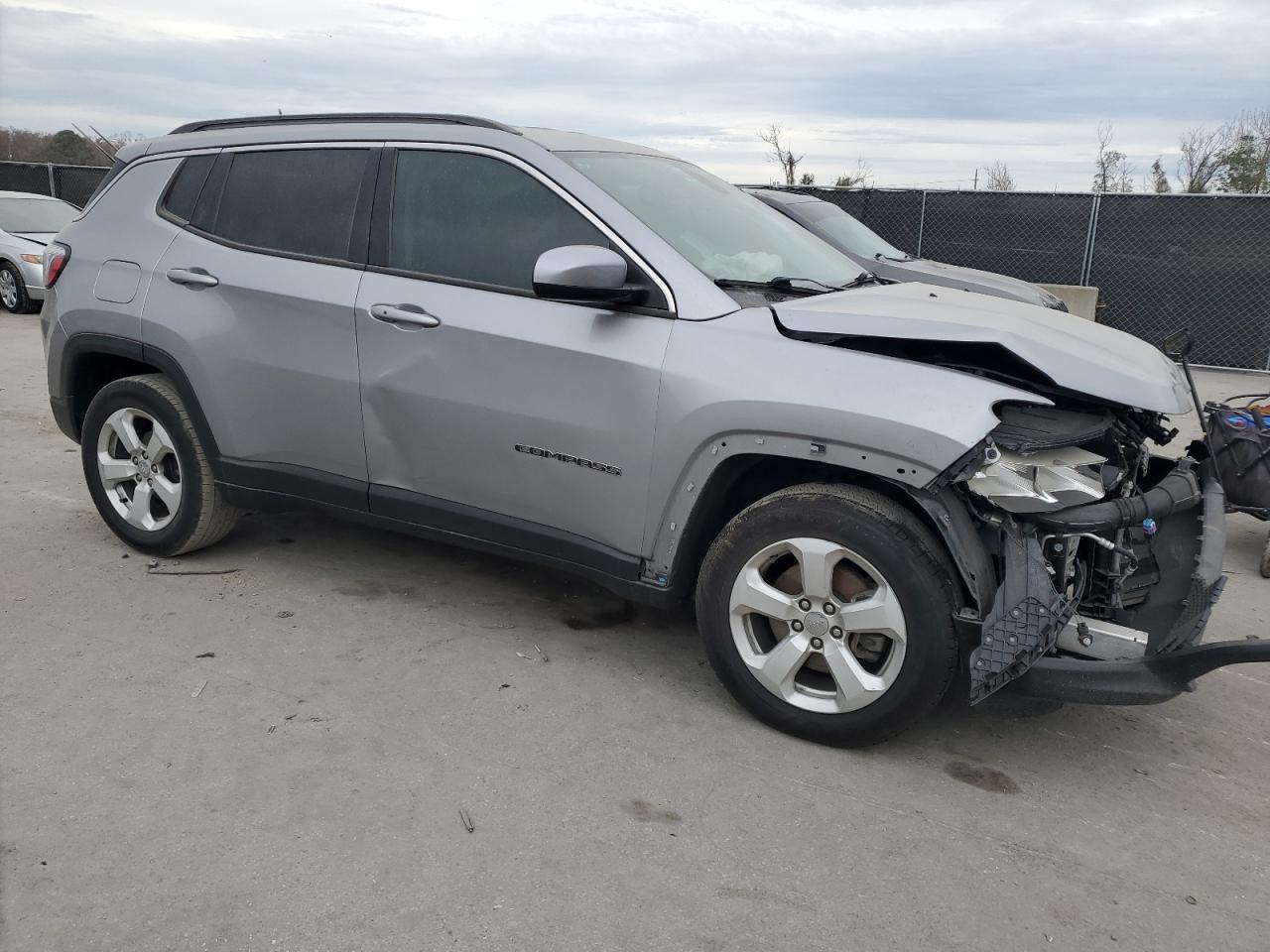 2018 Jeep Compass Latitude - zdjęcie 4