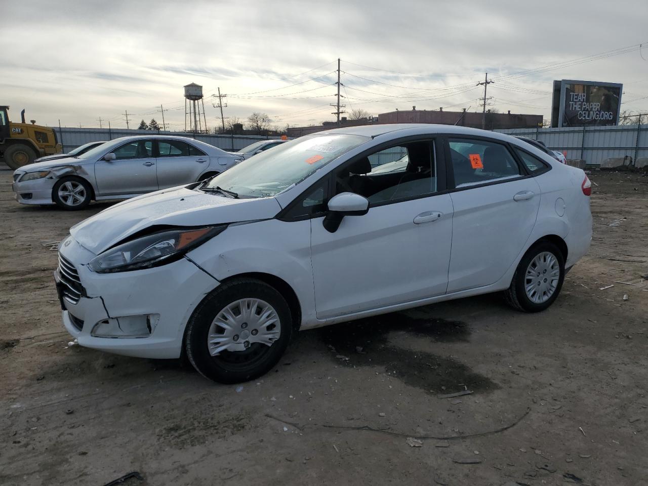 2015 Ford Fiesta S - zdjęcie główne