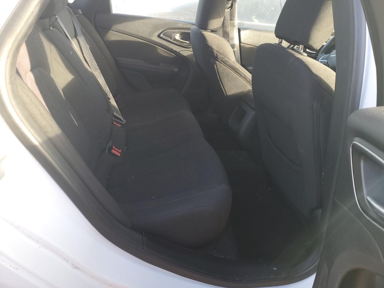 2015 Chrysler 200 Limited - zdjęcie 10