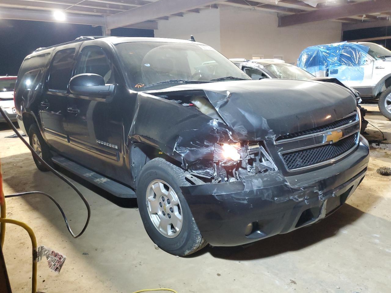 2013 Chevrolet Suburban C1500 Lt - zdjęcie 4