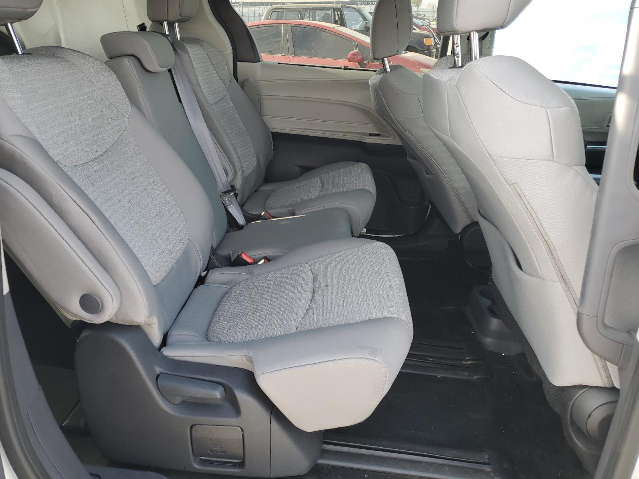 2024 Toyota Sienna Le - zdjęcie 11