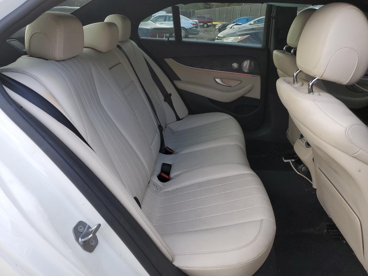 2017 Mercedes-Benz E 300 - zdjęcie 10