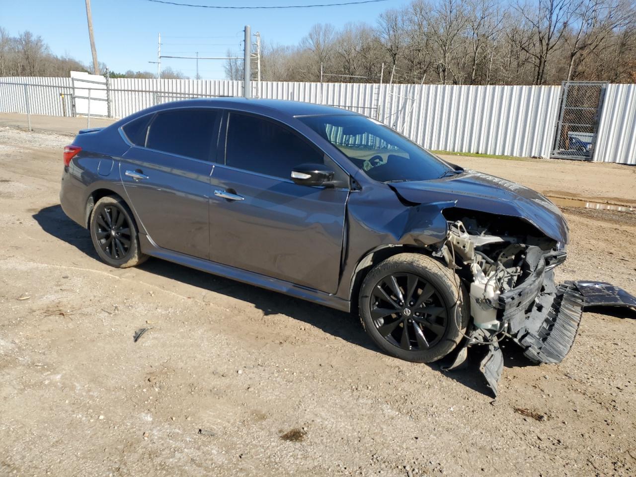 2017 Nissan Sentra S - zdjęcie 4