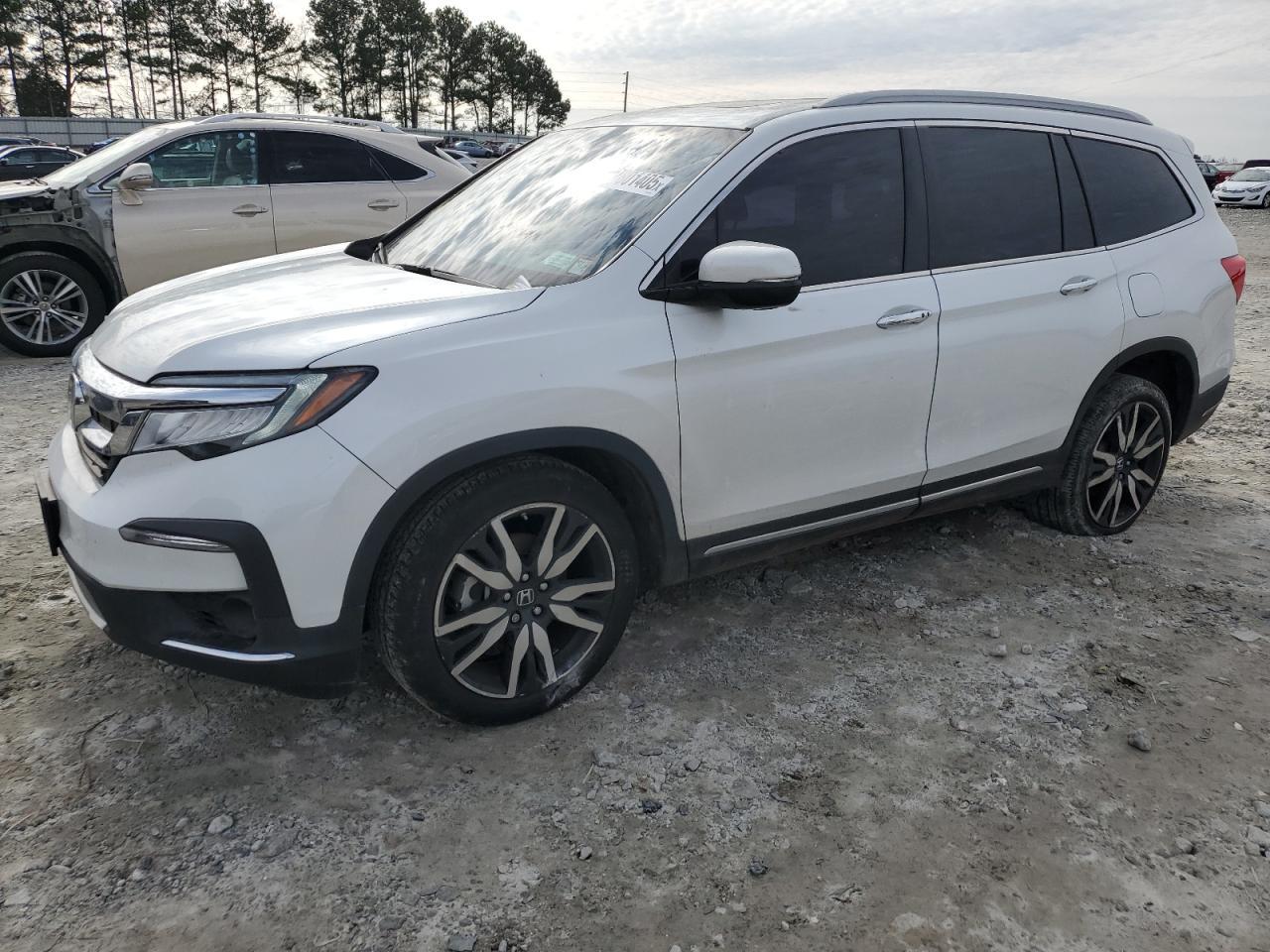 2021 Honda Pilot Touring - zdjęcie główne