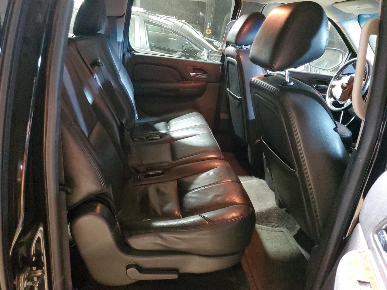 2013 Chevrolet Suburban C1500 Lt - zdjęcie 11