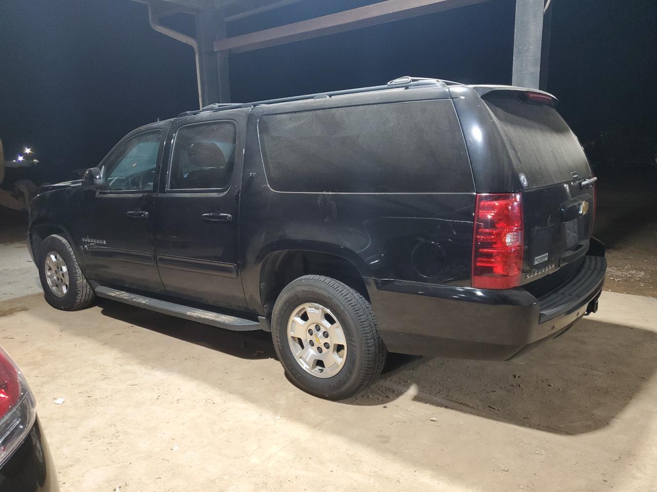 2013 Chevrolet Suburban C1500 Lt - zdjęcie 2