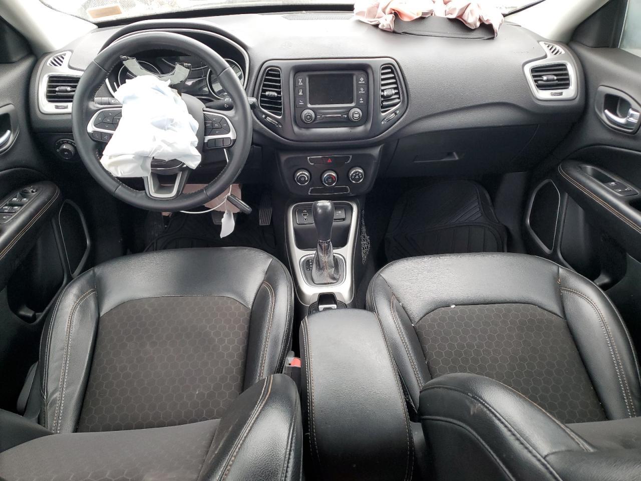 2018 Jeep Compass Latitude - zdjęcie 8