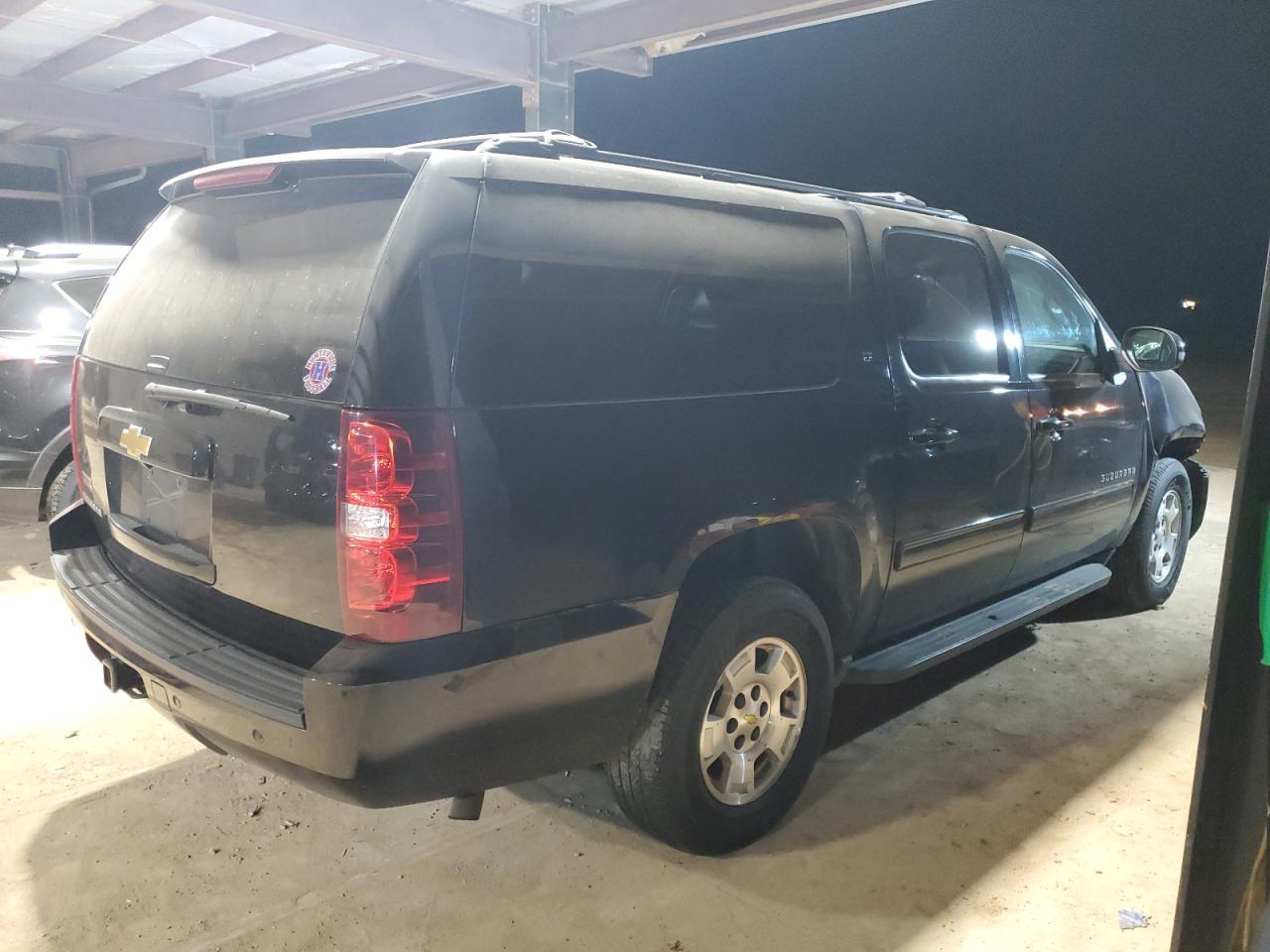 2013 Chevrolet Suburban C1500 Lt - zdjęcie 3