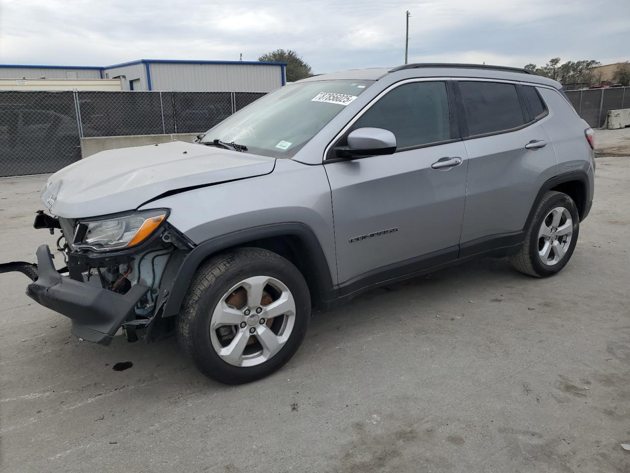 2018 Jeep Compass Latitude - zdjęcie główne