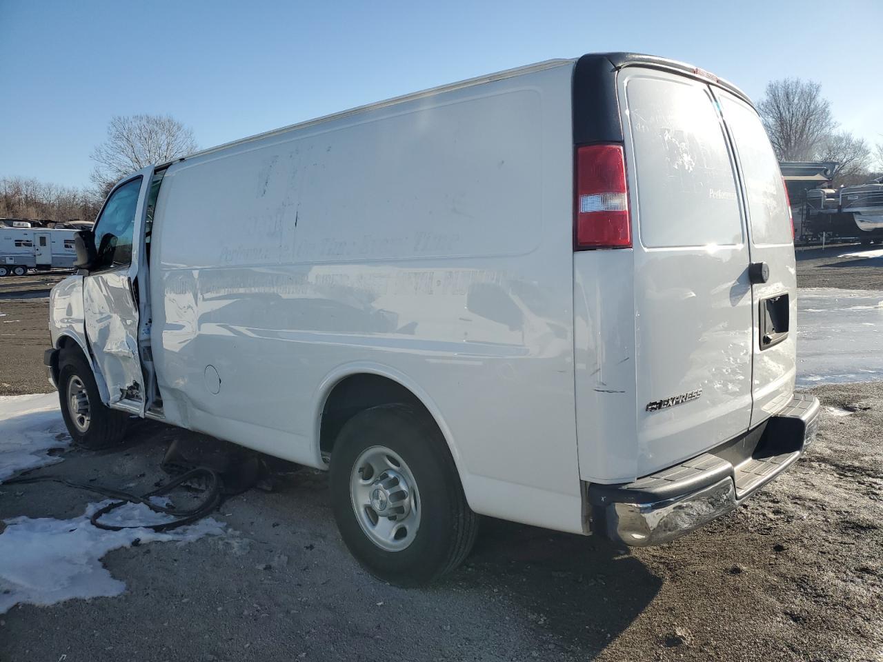 2019 Chevrolet Express G3500 - zdjęcie 2