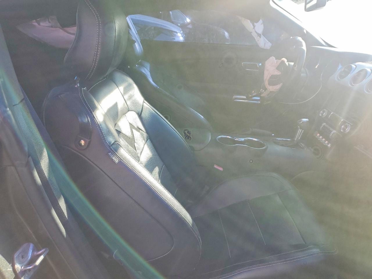 2015 Ford Mustang - zdjęcie 10