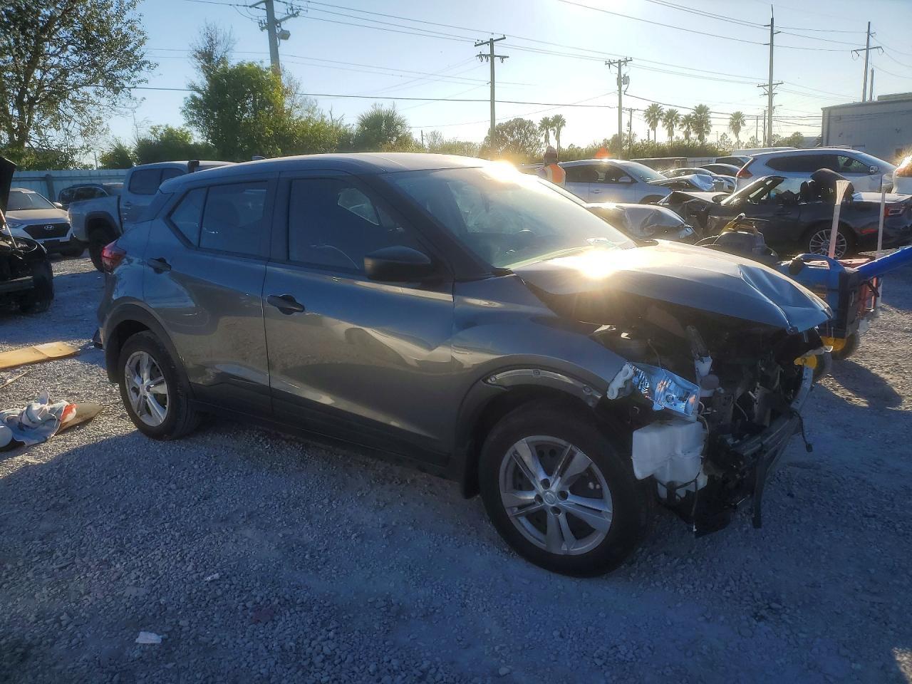 2025 Nissan Kicks Play S - zdjęcie 4