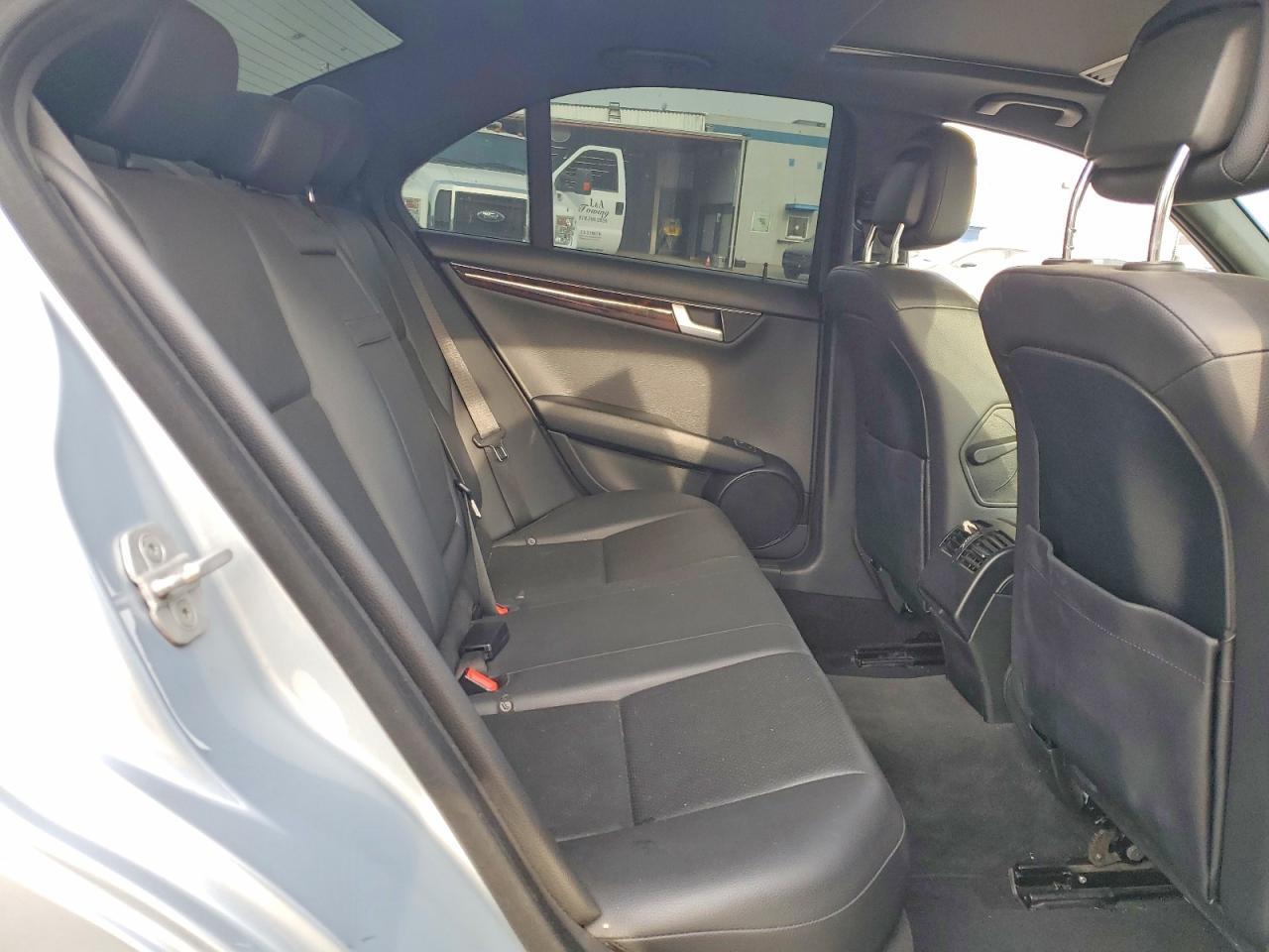 2014 Mercedes-Benz C 250 - zdjęcie 10