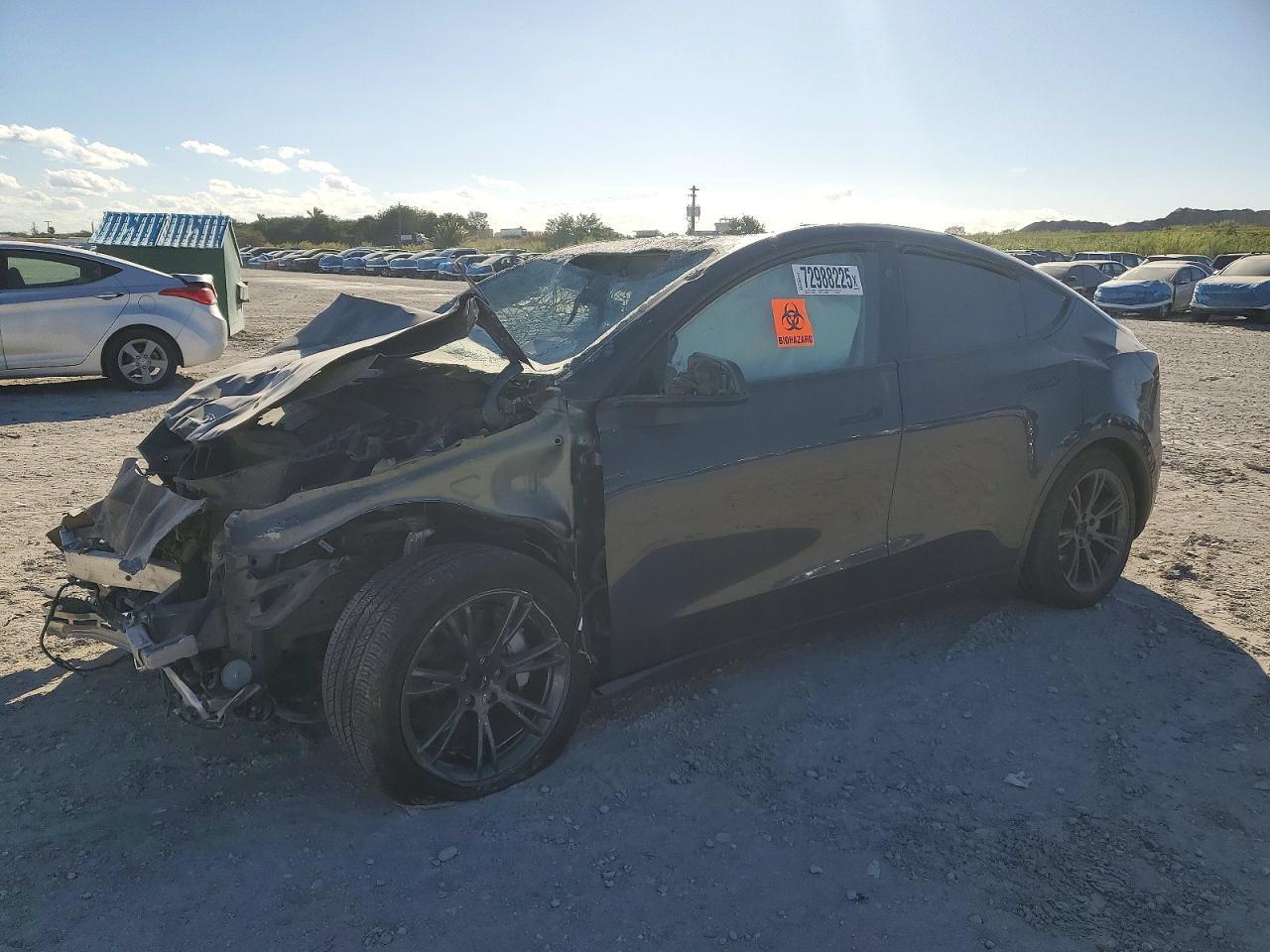 2024 Tesla Model Y - zdjęcie główne