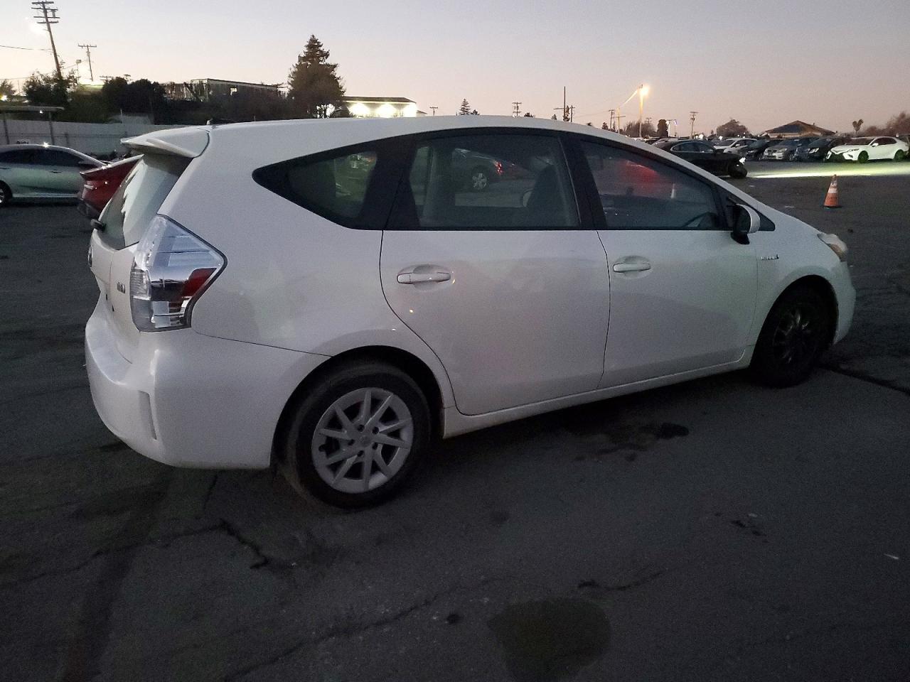 2013 Toyota Prius V - zdjęcie 3