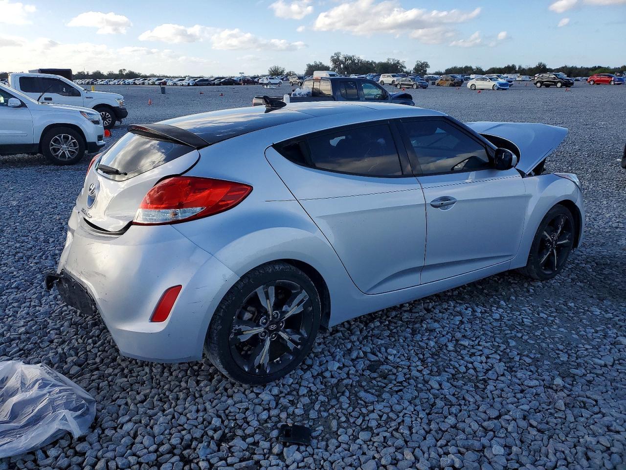 Hyundai Veloster - zdjęcie 3