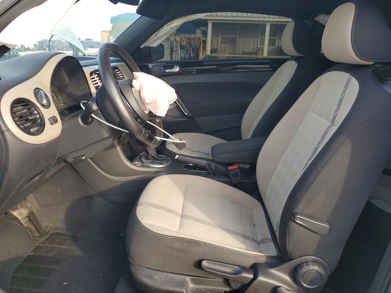 2018 Volkswagen Beetle S - zdjęcie 7