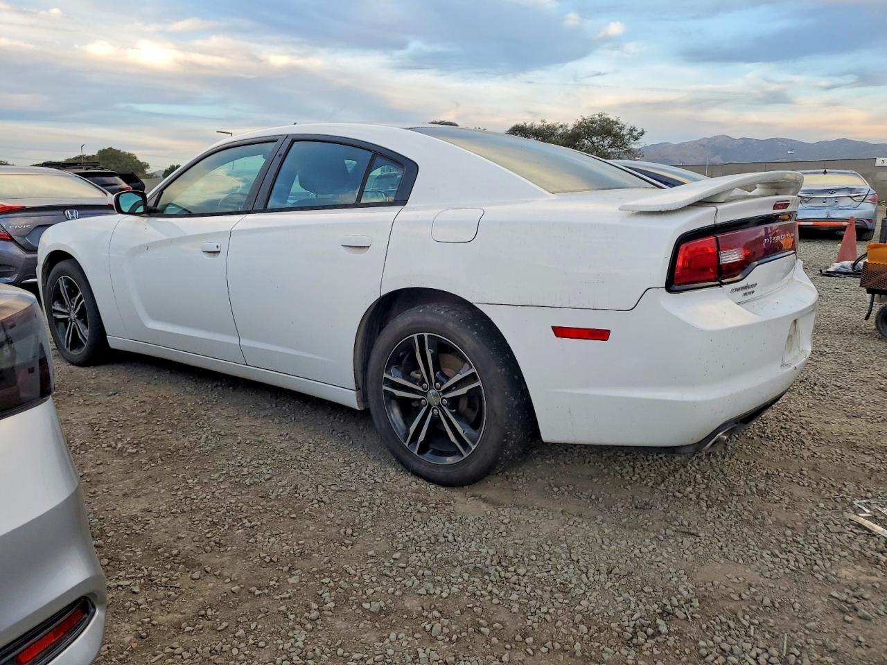 2013 Dodge Charger Sxt - zdjęcie 2