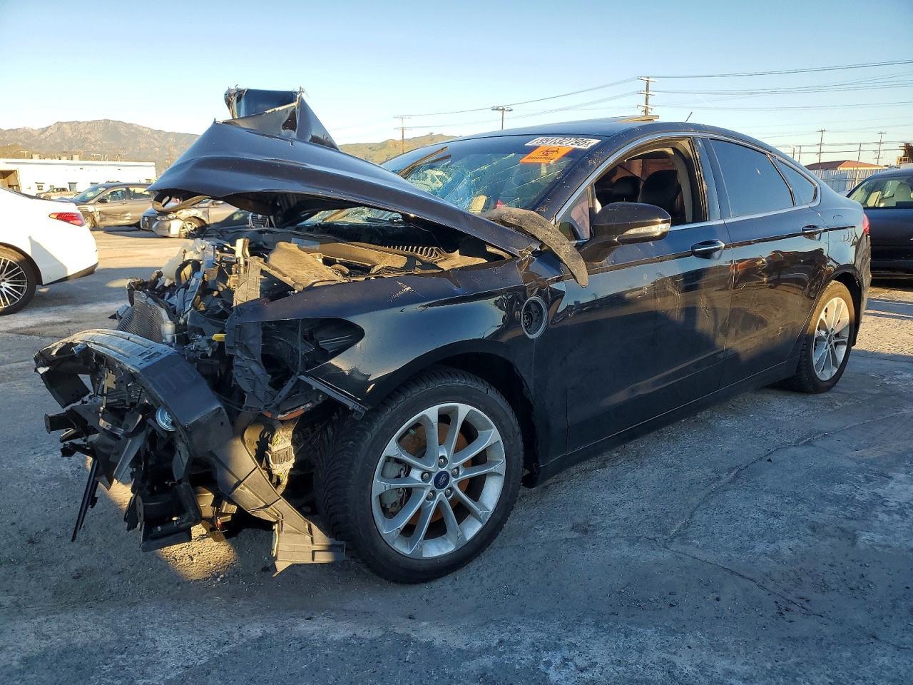 2019 Ford Fusion Titanium - zdjęcie główne