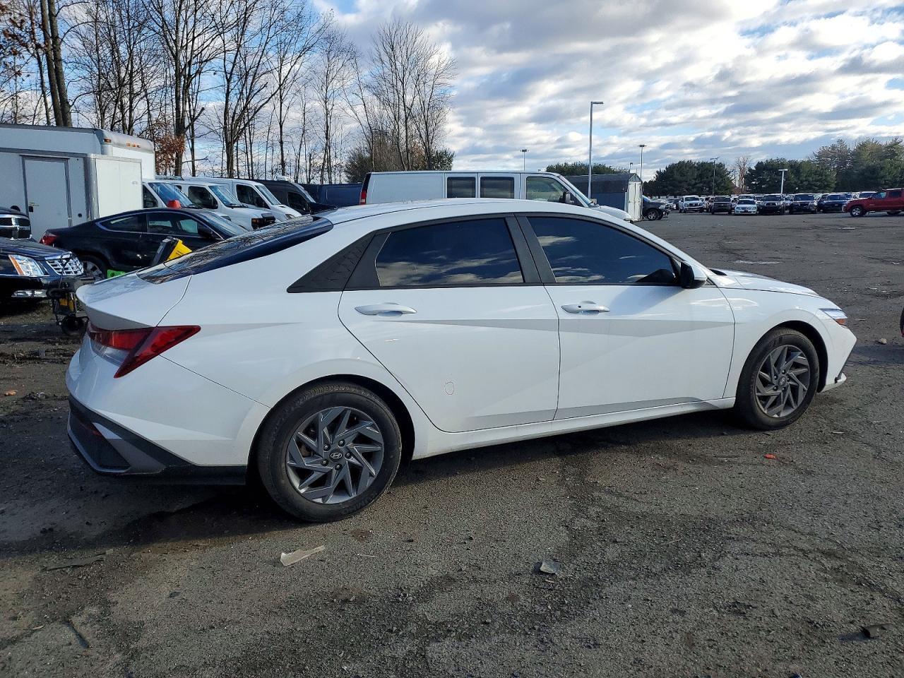 2024 Hyundai Elantra Sel - zdjęcie 3