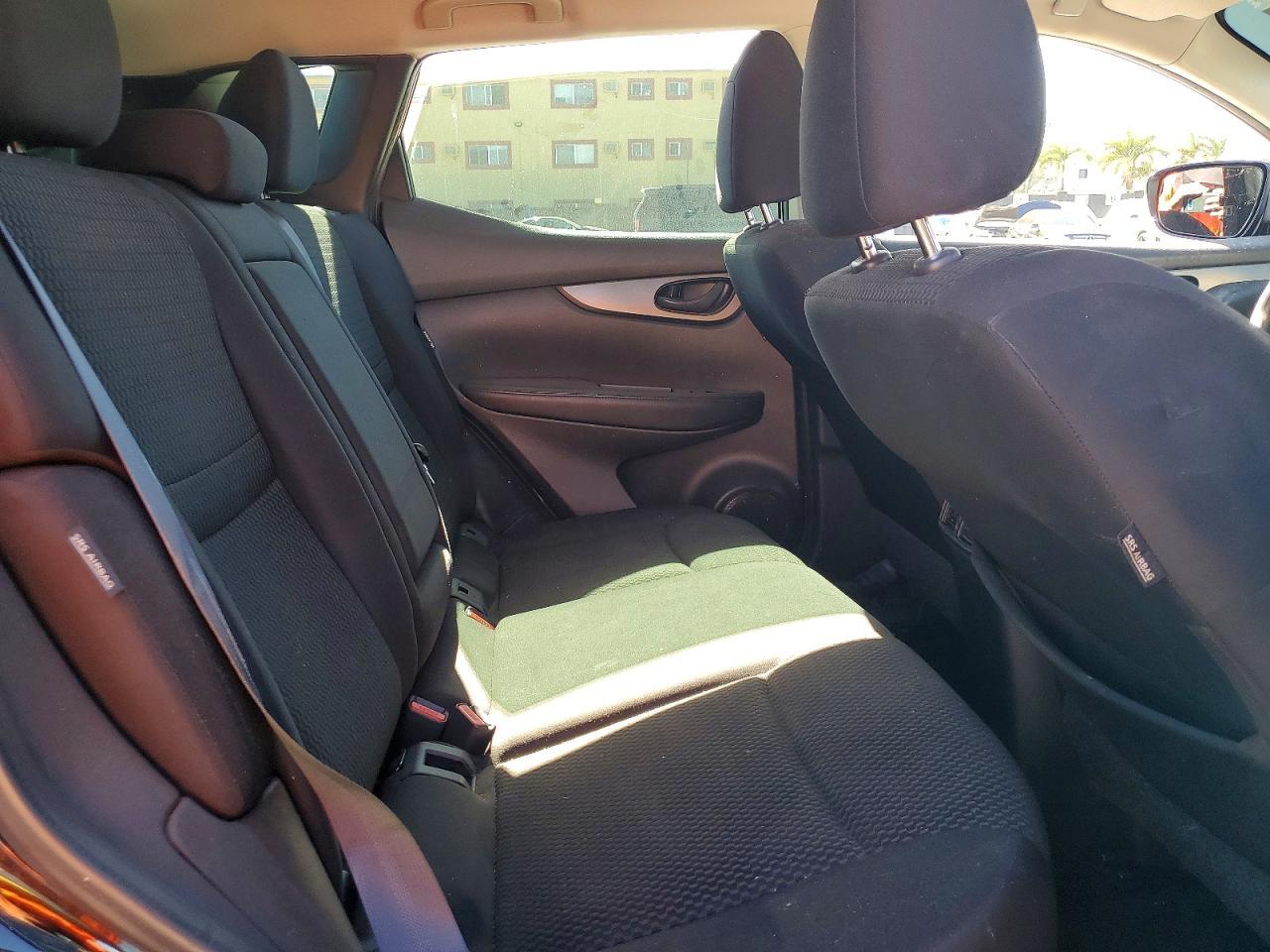 2020 Nissan Rogue Sport S - zdjęcie 11