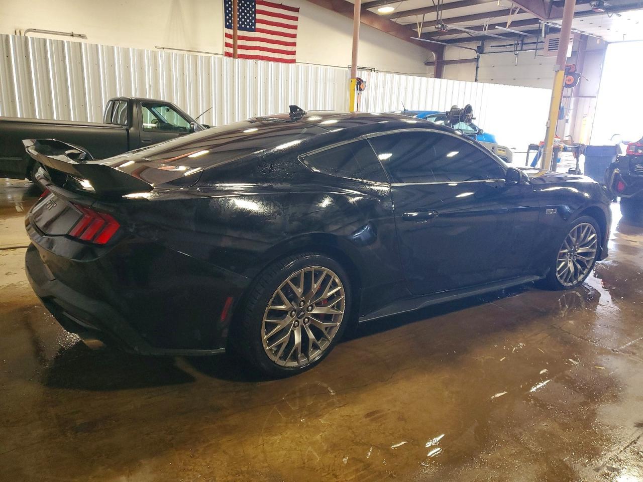 2024 Ford Mustang Gt - zdjęcie 3