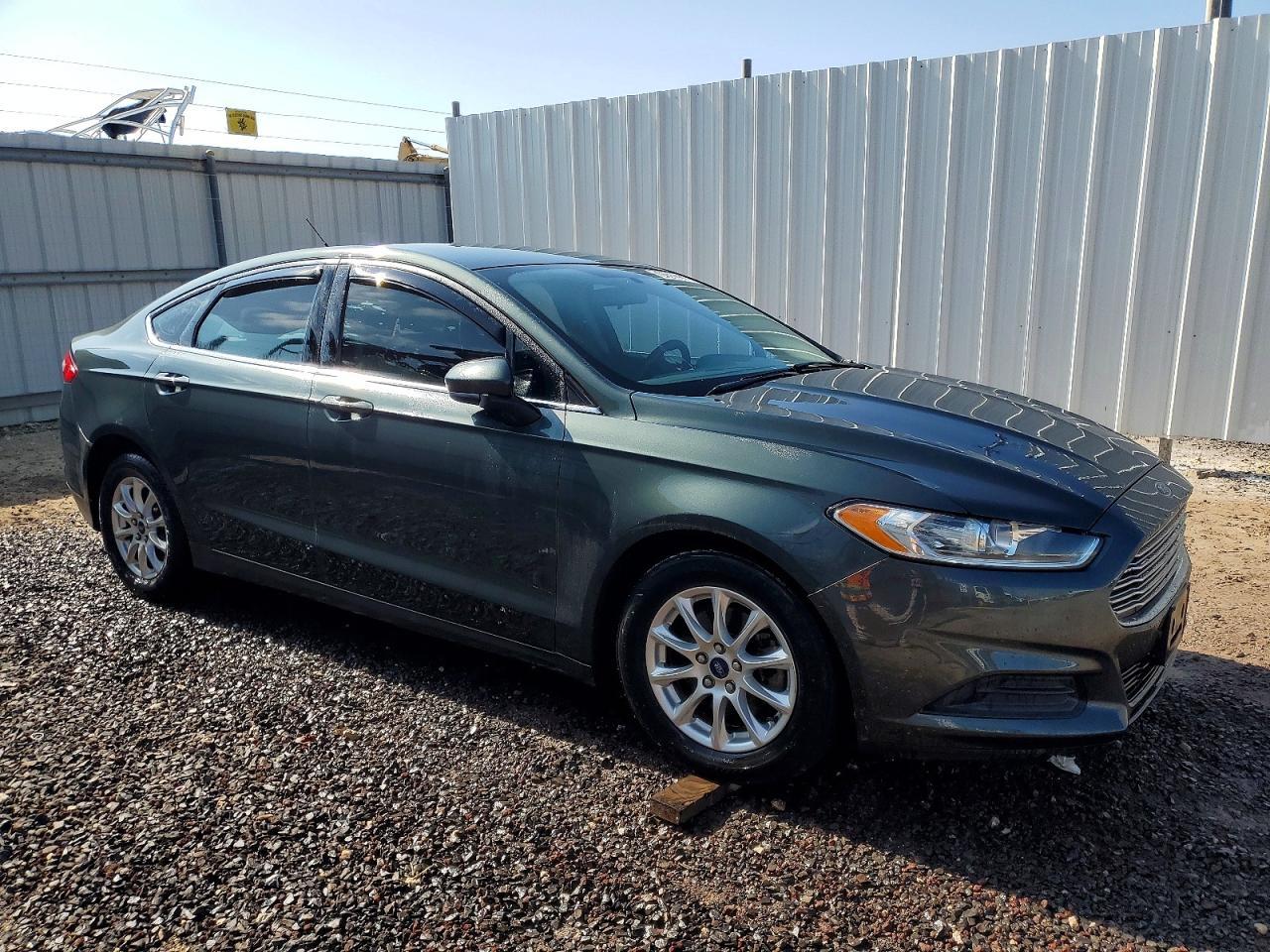 2015 Ford Fusion S - zdjęcie 4