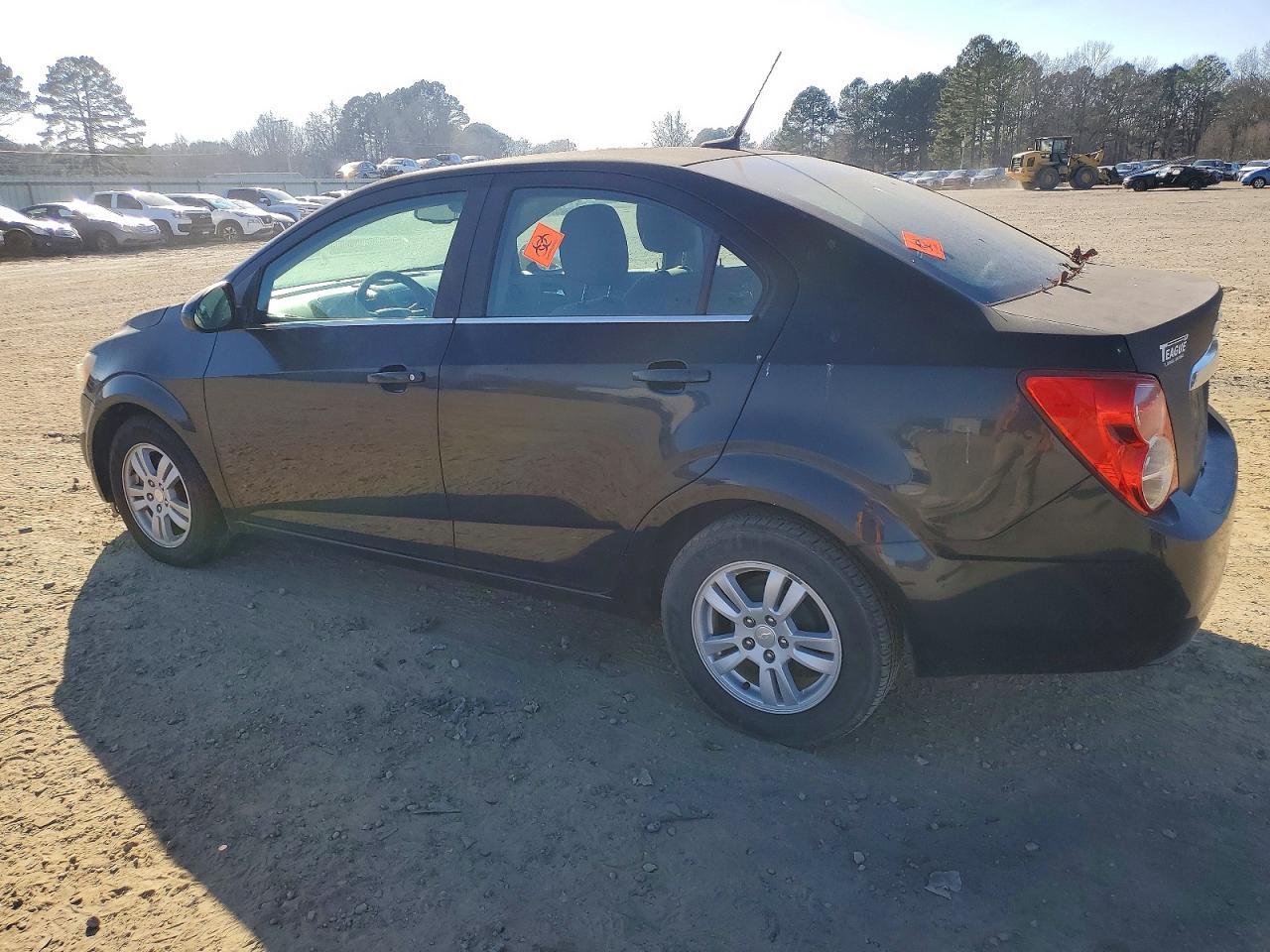 2014 Chevrolet Sonic - zdjęcie 2