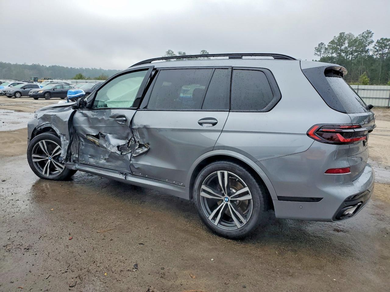 2024 BMW X7 xDrive40I - zdjęcie 2