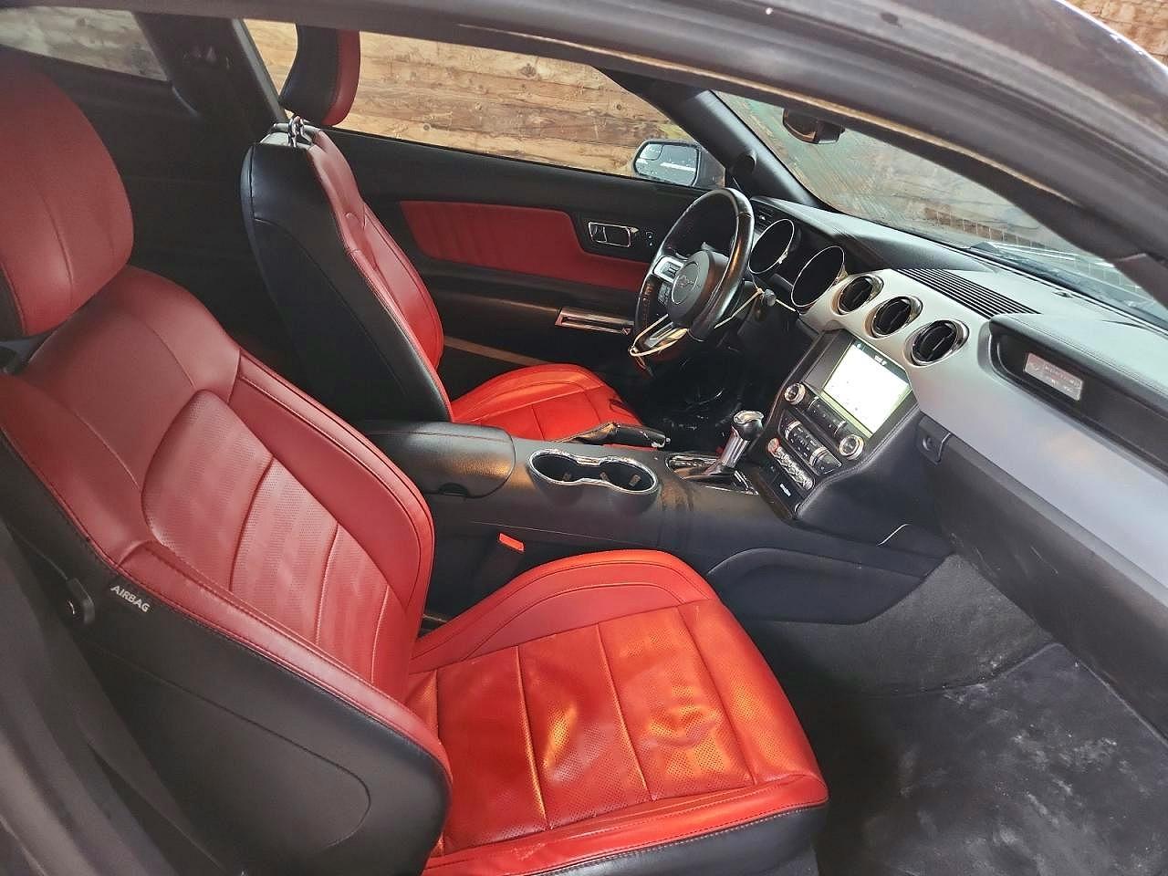 2017 Ford Mustang - zdjęcie 8