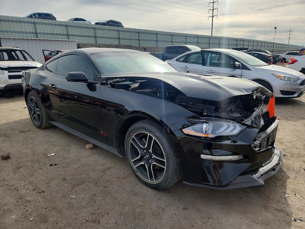 2022 Ford Mustang - zdjęcie 4