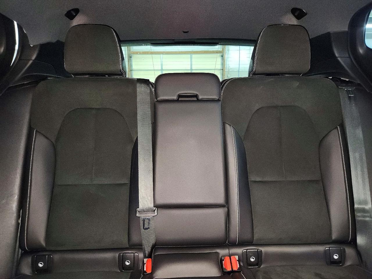 2022 Volvo Xc40 T5 R-Design - zdjęcie 10