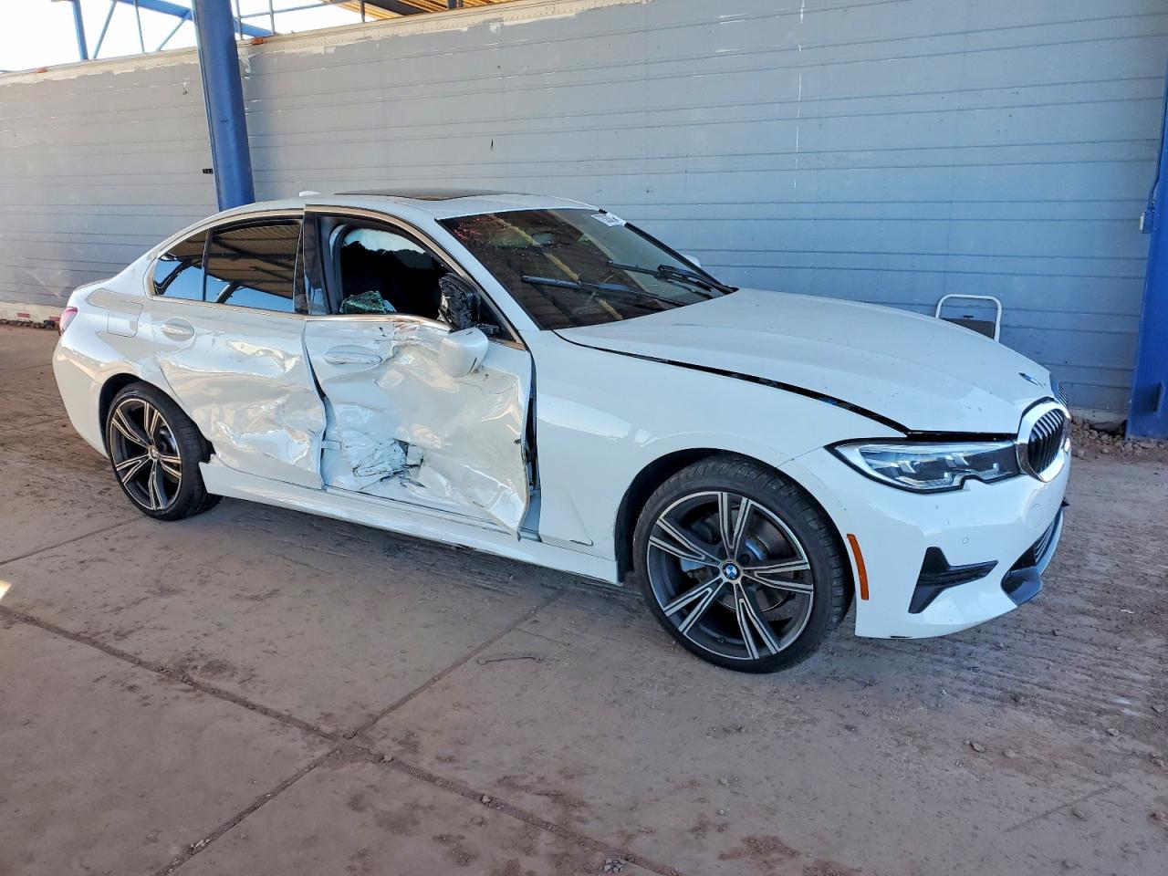 2021 BMW 330I - zdjęcie 4