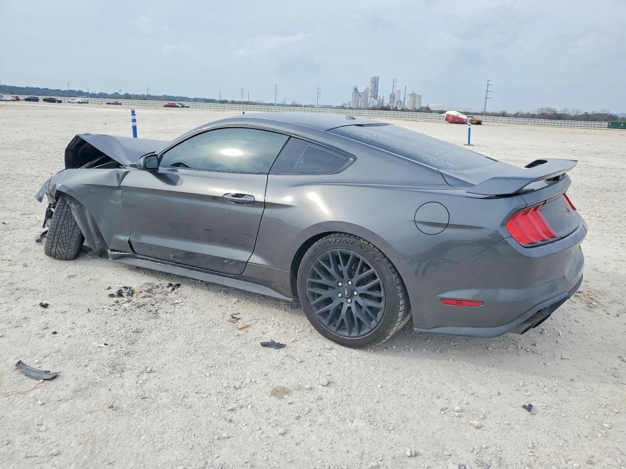 2020 Ford Mustang Gt - zdjęcie 2