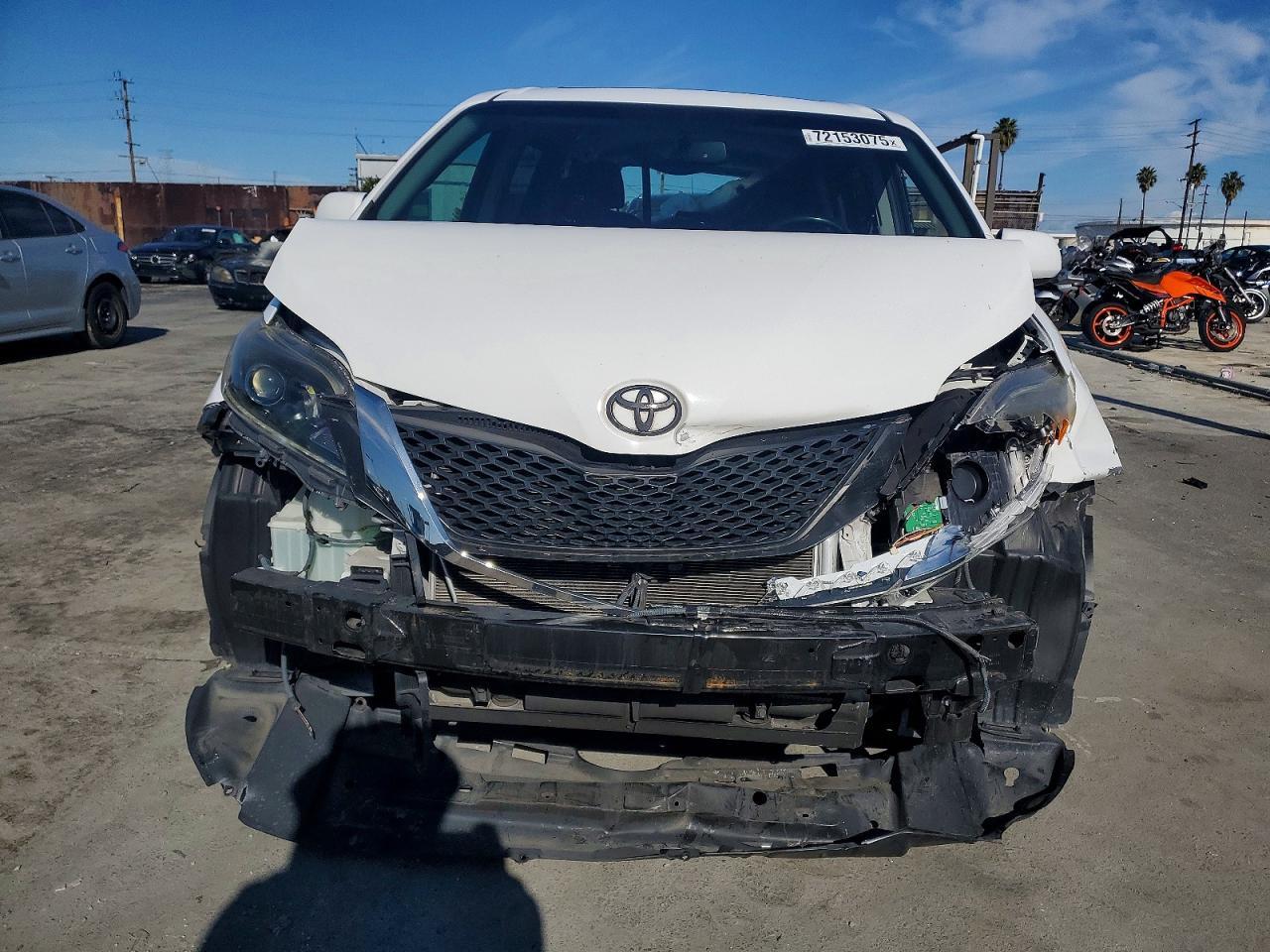 2016 Toyota Sienna Se - zdjęcie 5