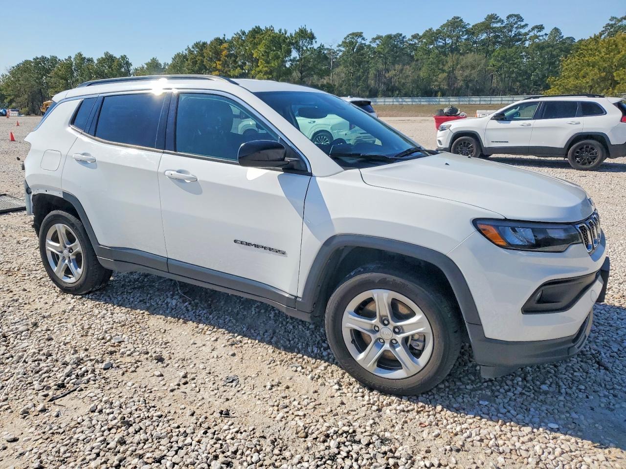 2023 Jeep Compass Latitude - zdjęcie 4