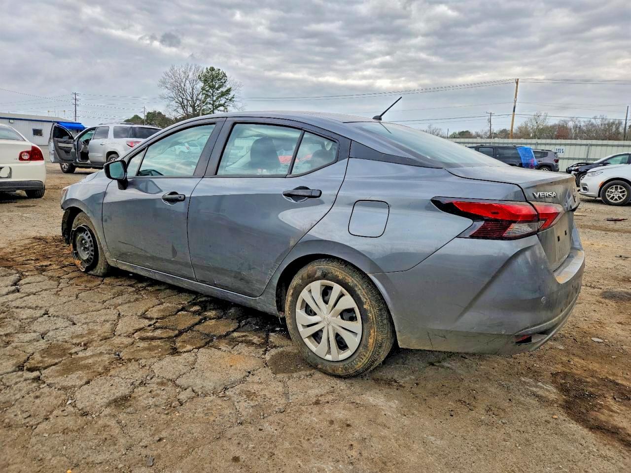 2025 Nissan Versa S - zdjęcie 2