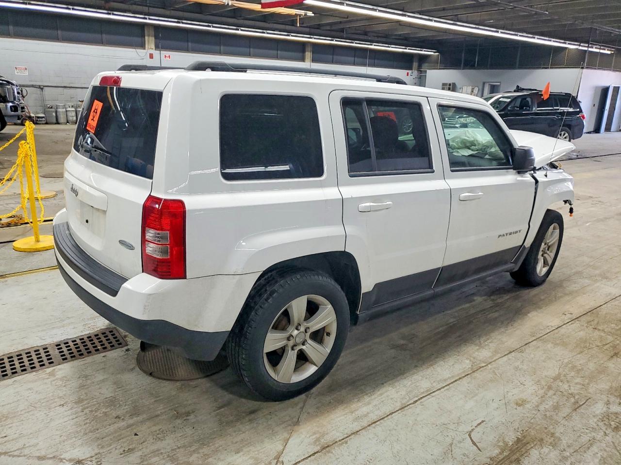 2014 Jeep Patriot Latitude - zdjęcie 3