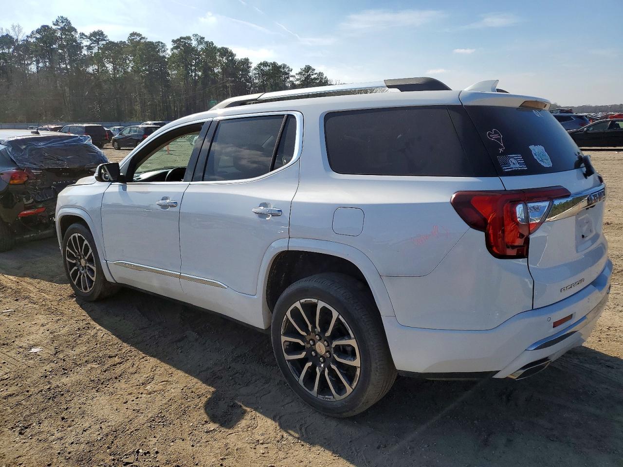 2020 GMC Acadia Denali - zdjęcie 2