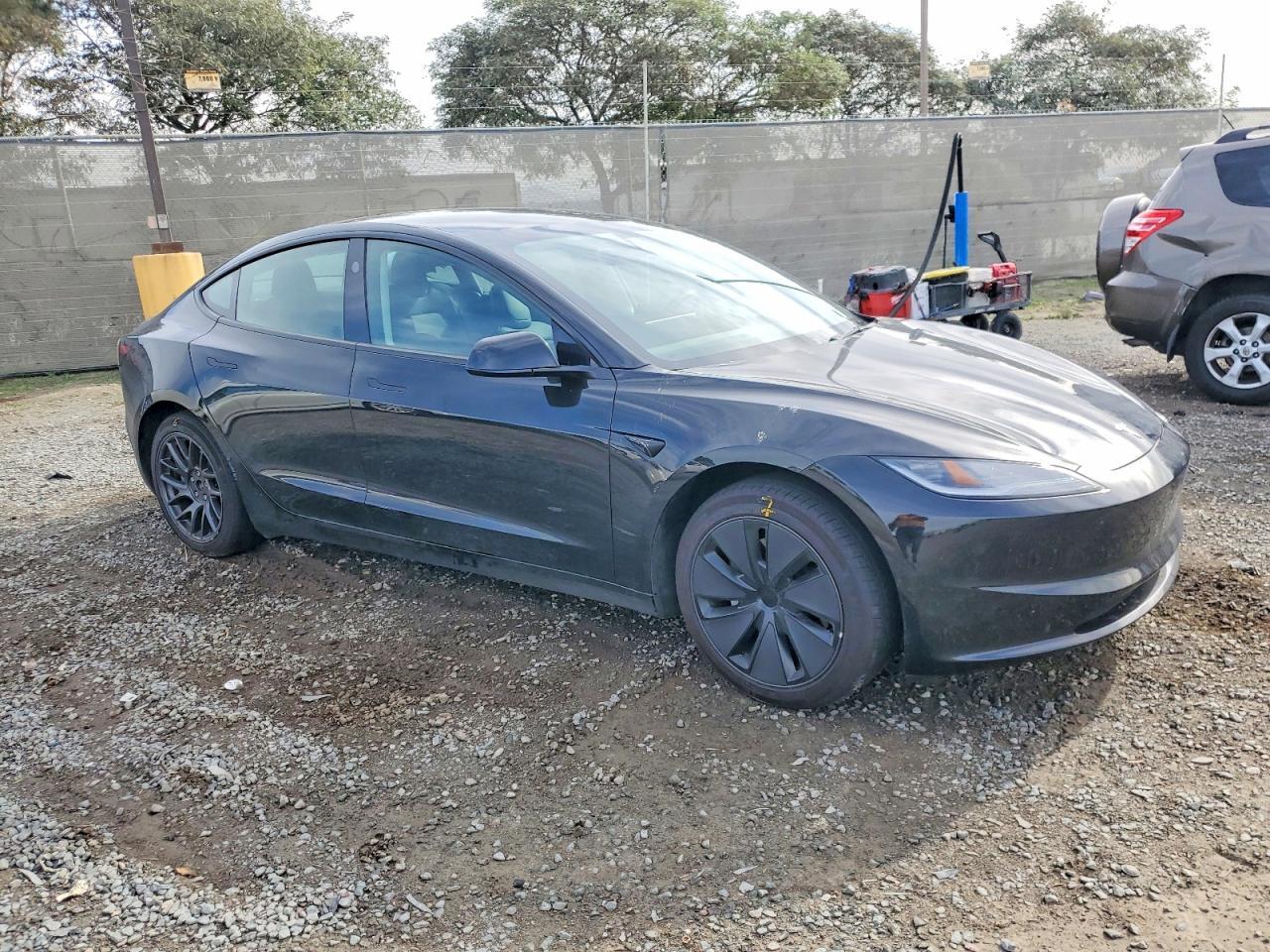 2025 Tesla Model 3 - zdjęcie 4