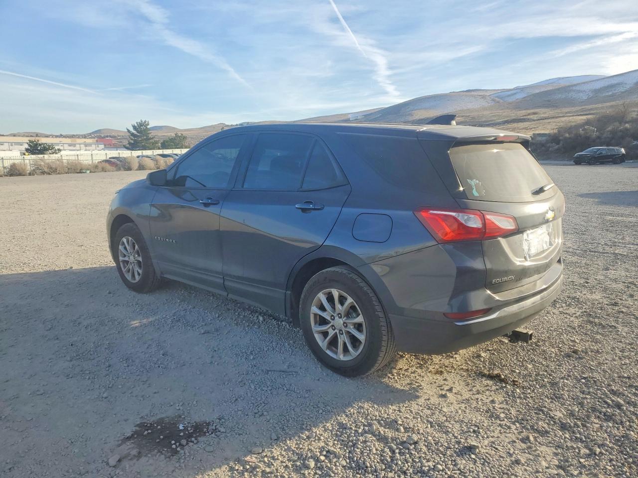 2018 Chevrolet Equinox Ls - zdjęcie 2